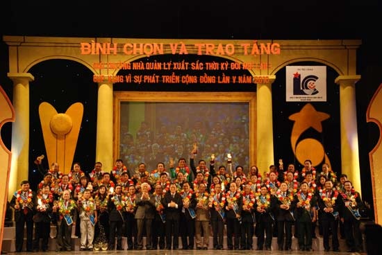 Hà Nội: Lễ trao cúp vàng "Vì sự phát triển cộng đồng" lần thứ V ảnh 13 Hà Nội: Lễ trao cúp vàng "Vì sự phát triển cộng đồng" lần thứ V ảnh 13