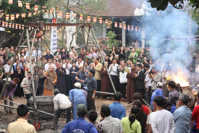 Chùa Diên Phúc đúc tượng và chuông đồng lớn ảnh 8