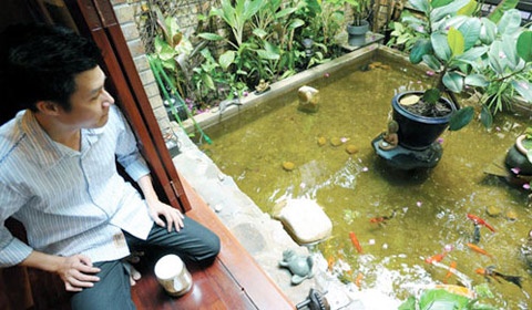 Quang Dũng thường tìm về chốn bình yên nơi cửa Phật.