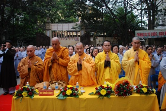 Hà Nội: Chùa Quỳnh Lôi lễ khai giảng Phật pháp đầu năm Canh Dần 2010 ảnh 2