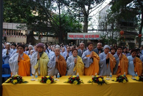 Hà Nội: Chùa Quỳnh Lôi lễ khai giảng Phật pháp đầu năm Canh Dần 2010 ảnh 3
