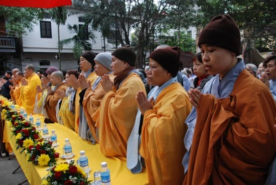 Hà Nội: Chùa Quỳnh Lôi lễ khai giảng Phật pháp đầu năm Canh Dần 2010 ảnh 4