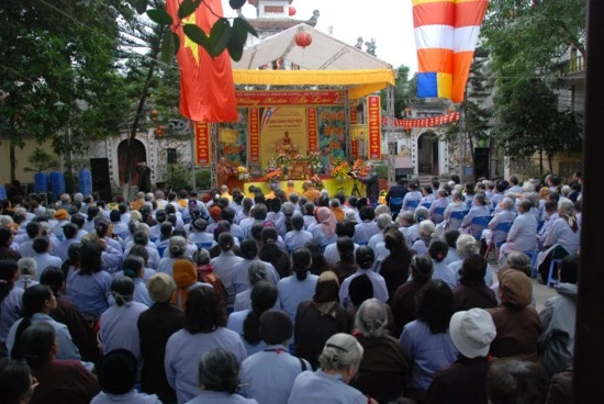 Hà Nội: Chùa Quỳnh Lôi lễ khai giảng Phật pháp đầu năm Canh Dần 2010 ảnh 9