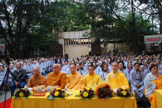 Hà Nội: Chùa Quỳnh Lôi lễ khai giảng Phật pháp đầu năm Canh Dần 2010 ảnh 6