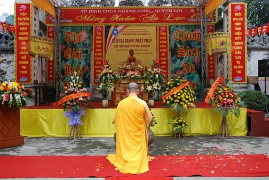 Hà Nội: Chùa Quỳnh Lôi lễ khai giảng Phật pháp đầu năm Canh Dần 2010 ảnh 8