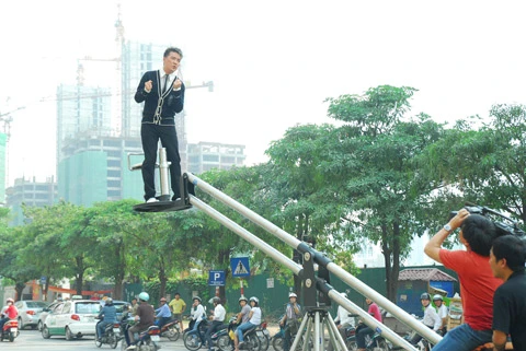 Một hình ảnh hậu trường buổi ghi hình ca sĩ Đàm Vĩnh Hưng.