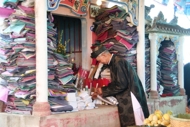 Cả làng lên núi tế cô hồn ảnh 7