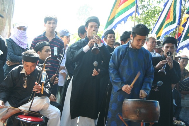 Cả làng lên núi tế cô hồn ảnh 8