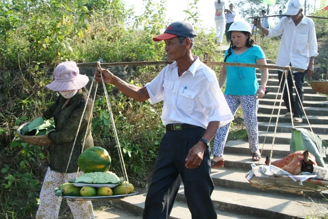 Cả làng lên núi tế cô hồn ảnh 9