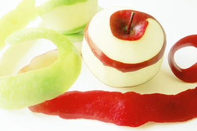 Mẹo giữ tươi màu rau củ trái cây sau khi gọt vỏ ảnh 1