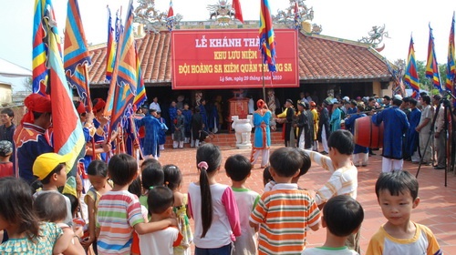 Toàn cảnh lễ rước hùng binh Hoàng Sa - Ảnh: Đăng Nam