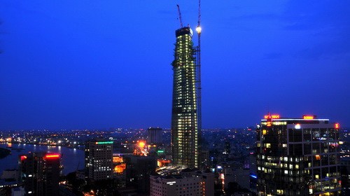 Trung tâm TP.HCM với tòa nhà Bitexco Financial Tower 68 tầng sắp hoàn thành - Ảnh: T.T.D. Trung tâm TP.HCM với tòa nhà Bitexco Financial Tower 68 tầng sắp hoàn thành - Ảnh: T.T.D.