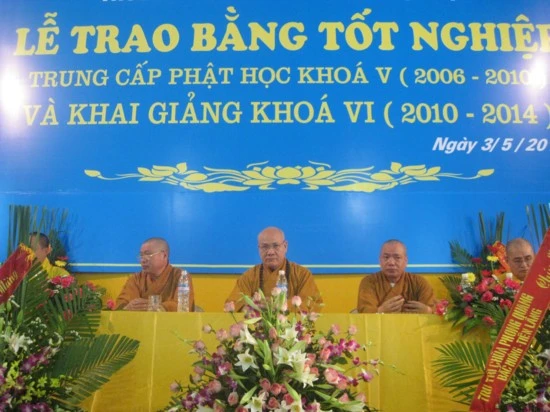 Hải Phòng: Lễ phát bằng tốt nghiệp TCPH khoá V và khai giảng khoá VI ảnh 1