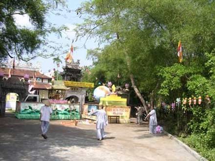 Thành phố Huế nô nức chuẩn bị mừng ngày Phật đản PL.2554 - 2010 ảnh 1 phatdan-1.jpg