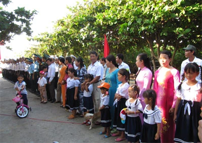 Đem hơi ấm quê hương, tình nghĩa đồng bào đến với Trường Sa ảnh 5