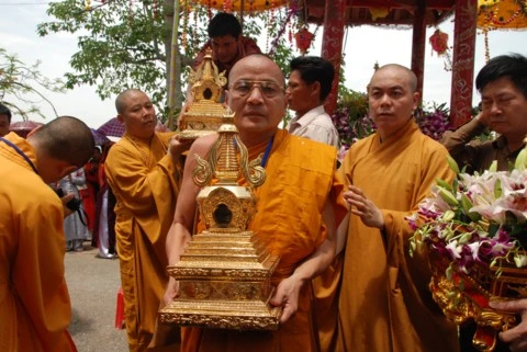 Ninh Bình: Đại lễ Phật đản và cung nghinh Xá lợi Phật về Tổ đình Kim Liên (chùa Đồng Đắc) ảnh 12