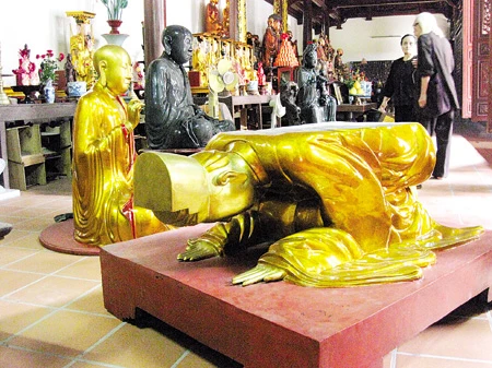 Phật ngồi trên lưng vua: Pho tượng chỉ có ở Việt Nam ảnh 2