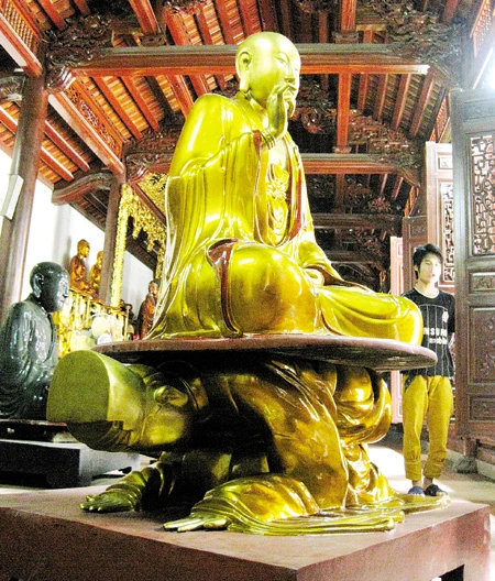 Phật ngồi trên lưng vua: Pho tượng chỉ có ở Việt Nam ảnh 1