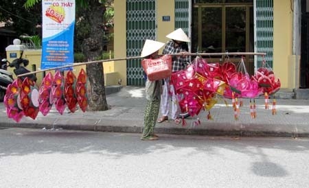 Dừng lại cho khách xem đèn