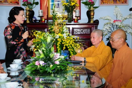 Lãnh đạo TP thăm HĐTS & THPG TP.HCM nhân Đại lễ Phật đản PL.2554 ảnh 7 thamvieng_08.JPG