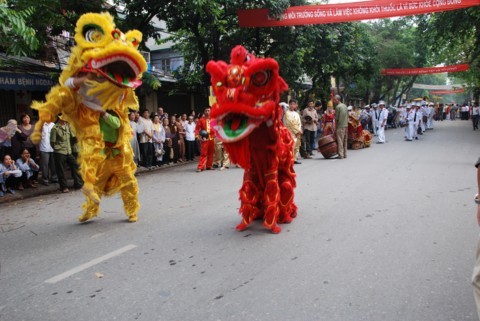 Chùm ảnh Đại lễ Phật đản 2554 tại Hà Nội ảnh 12