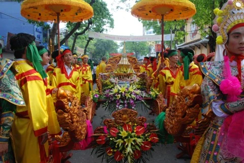 Chùm ảnh Đại lễ Phật đản 2554 tại Hà Nội ảnh 10