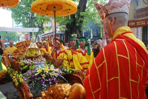 Chùm ảnh Đại lễ Phật đản 2554 tại Hà Nội ảnh 19