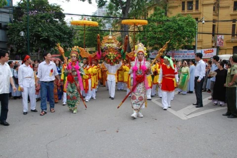 Chùm ảnh Đại lễ Phật đản 2554 tại Hà Nội ảnh 26
