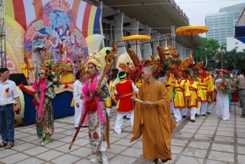 Chùm ảnh Đại lễ Phật đản 2554 tại Hà Nội ảnh 31