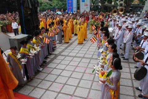 Chùm ảnh Đại lễ Phật đản 2554 tại Hà Nội ảnh 32