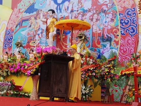 Chùm ảnh Đại lễ Phật đản 2554 tại Hà Nội ảnh 54