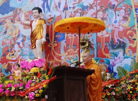 Chùm ảnh Đại lễ Phật đản 2554 tại Hà Nội ảnh 53