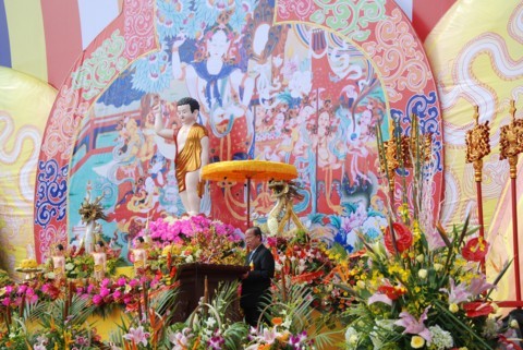 Chùm ảnh Đại lễ Phật đản 2554 tại Hà Nội ảnh 55