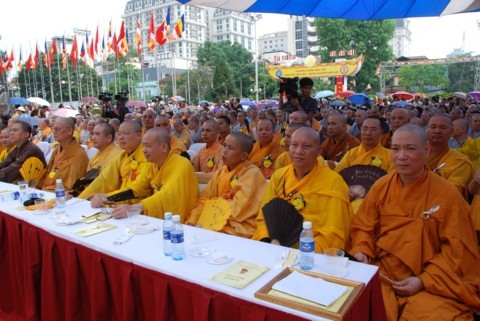 Chùm ảnh Đại lễ Phật đản 2554 tại Hà Nội ảnh 58