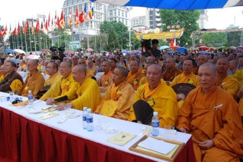 Chùm ảnh Đại lễ Phật đản 2554 tại Hà Nội ảnh 58