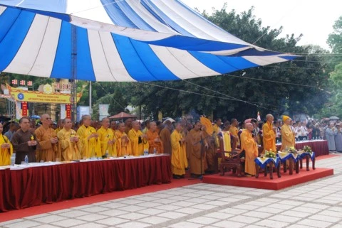 Chùm ảnh Đại lễ Phật đản 2554 tại Hà Nội ảnh 60