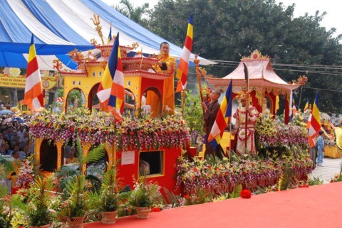 Chùm ảnh Đại lễ Phật đản 2554 tại Hà Nội ảnh 66