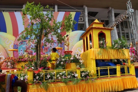 Chùm ảnh Đại lễ Phật đản 2554 tại Hà Nội ảnh 67