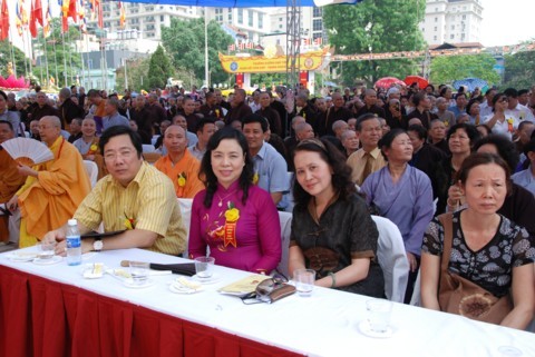 Chùm ảnh Đại lễ Phật đản 2554 tại Hà Nội ảnh 68