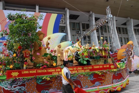 Chùm ảnh Đại lễ Phật đản 2554 tại Hà Nội ảnh 73