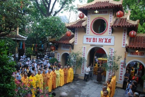 Chùm ảnh Đại lễ Phật đản 2554 tại Hà Nội ảnh 5