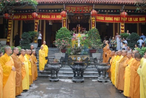 Chùm ảnh Đại lễ Phật đản 2554 tại Hà Nội ảnh 6