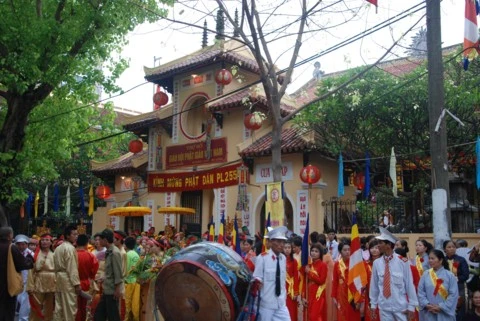 Chùm ảnh Đại lễ Phật đản 2554 tại Hà Nội ảnh 4