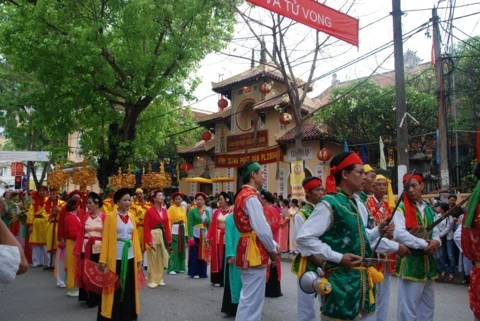 Chùm ảnh Đại lễ Phật đản 2554 tại Hà Nội ảnh 9