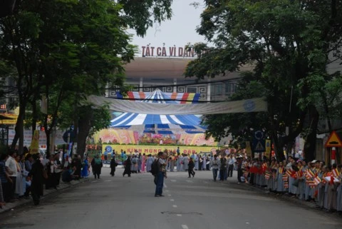 Chùm ảnh Đại lễ Phật đản 2554 tại Hà Nội ảnh 17