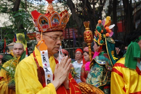 Chùm ảnh Đại lễ Phật đản 2554 tại Hà Nội ảnh 15