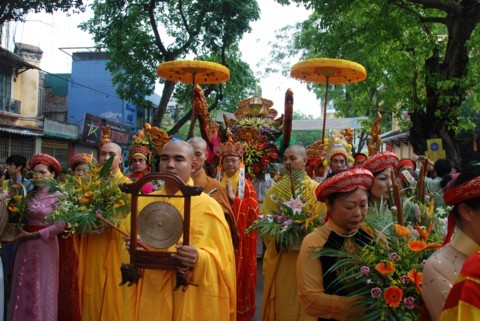 Chùm ảnh Đại lễ Phật đản 2554 tại Hà Nội ảnh 16