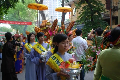 Chùm ảnh Đại lễ Phật đản 2554 tại Hà Nội ảnh 25