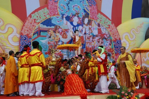 Chùm ảnh Đại lễ Phật đản 2554 tại Hà Nội ảnh 35