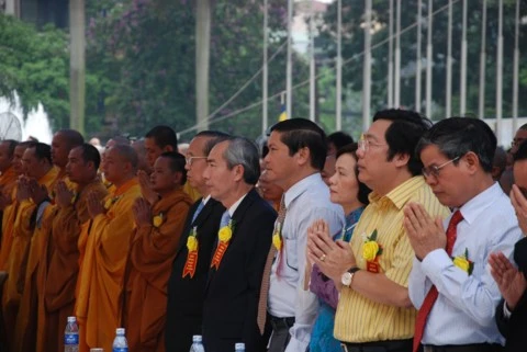 Chùm ảnh Đại lễ Phật đản 2554 tại Hà Nội ảnh 44